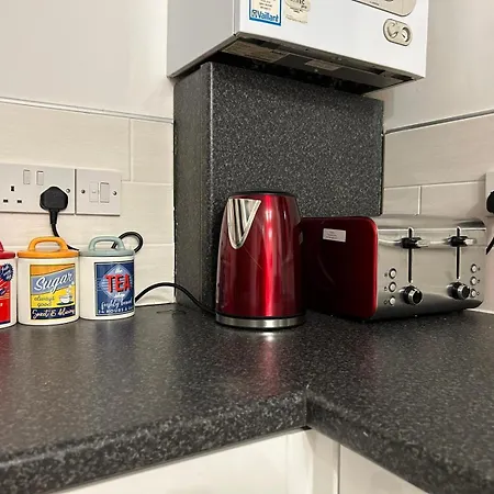 Elegant Serviced Apartment With Parking In Oxford Exterior photo