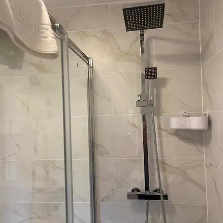 Elegant Serviced Apartment With Parking In Oxford Exterior photo