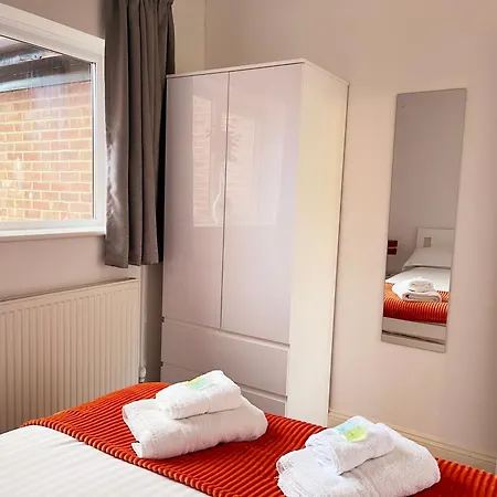 Elegant Serviced Apartment With Parking In Oxford Exterior photo