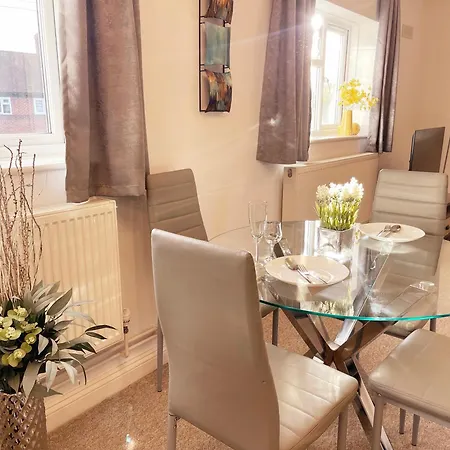 Elegant Serviced Apartment With Parking In Oxford Exterior photo