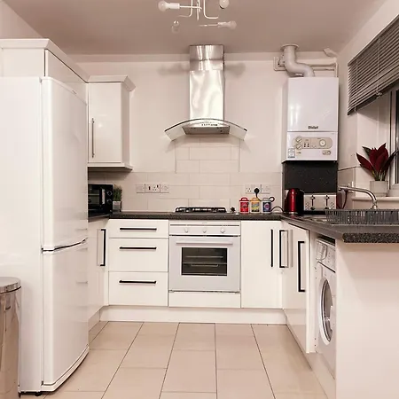 Elegant Serviced Apartment With Parking In Oxford Exterior photo