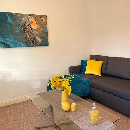 Elegant Serviced Apartment With Parking In Oxford Exterior photo