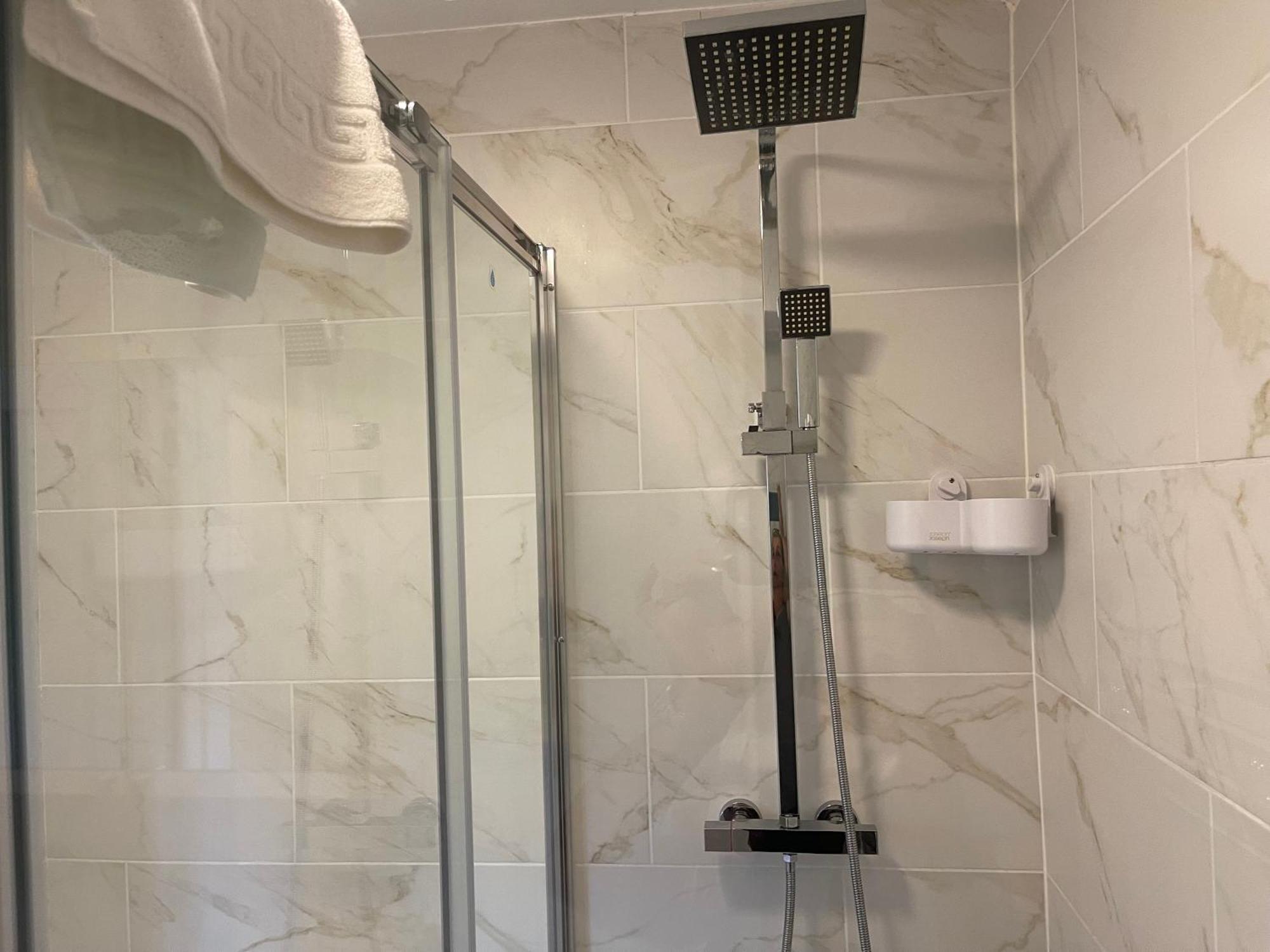 Elegant Serviced With Parking In * Oxford