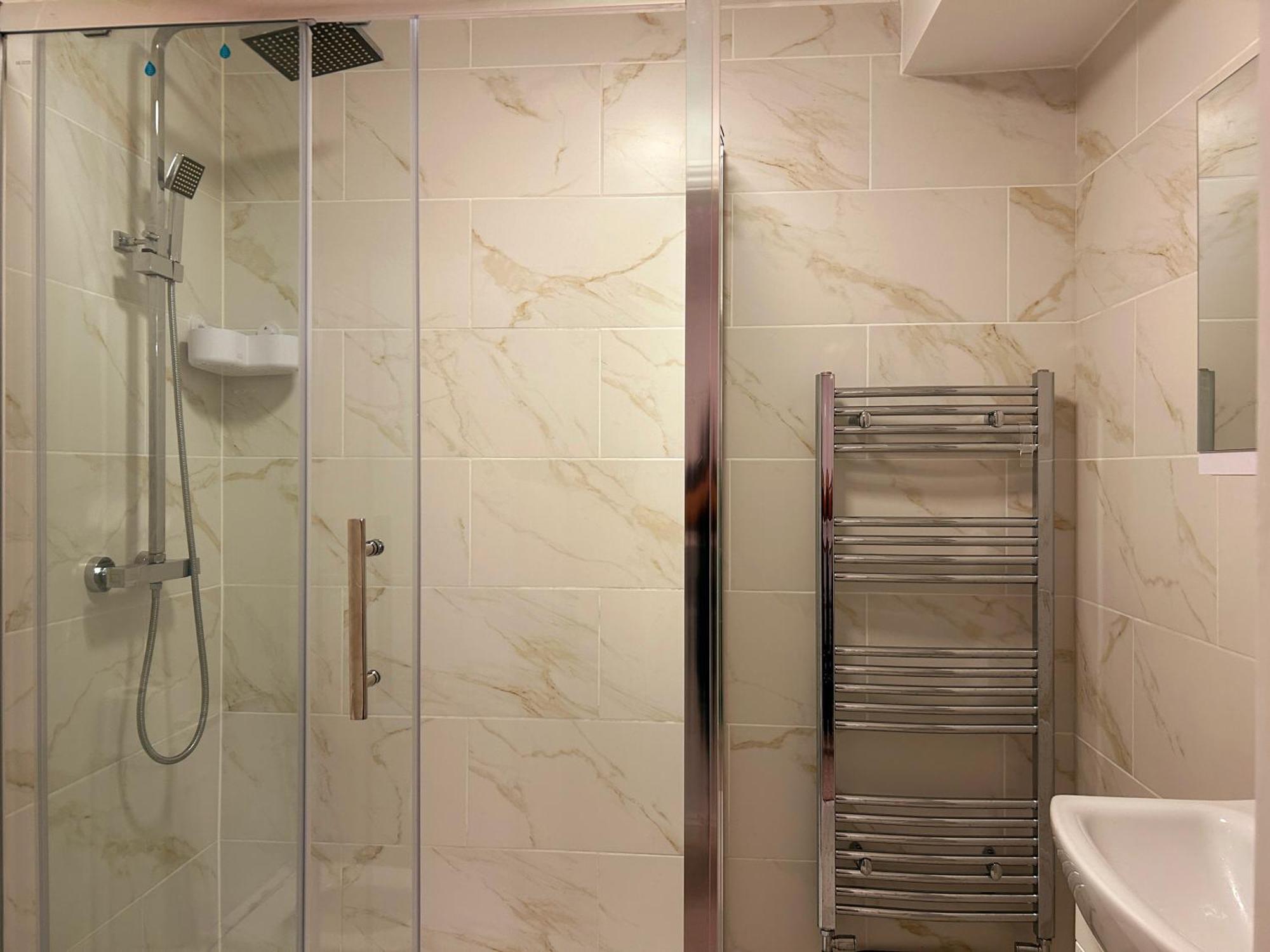 Elegant Serviced With Parking In Oxford