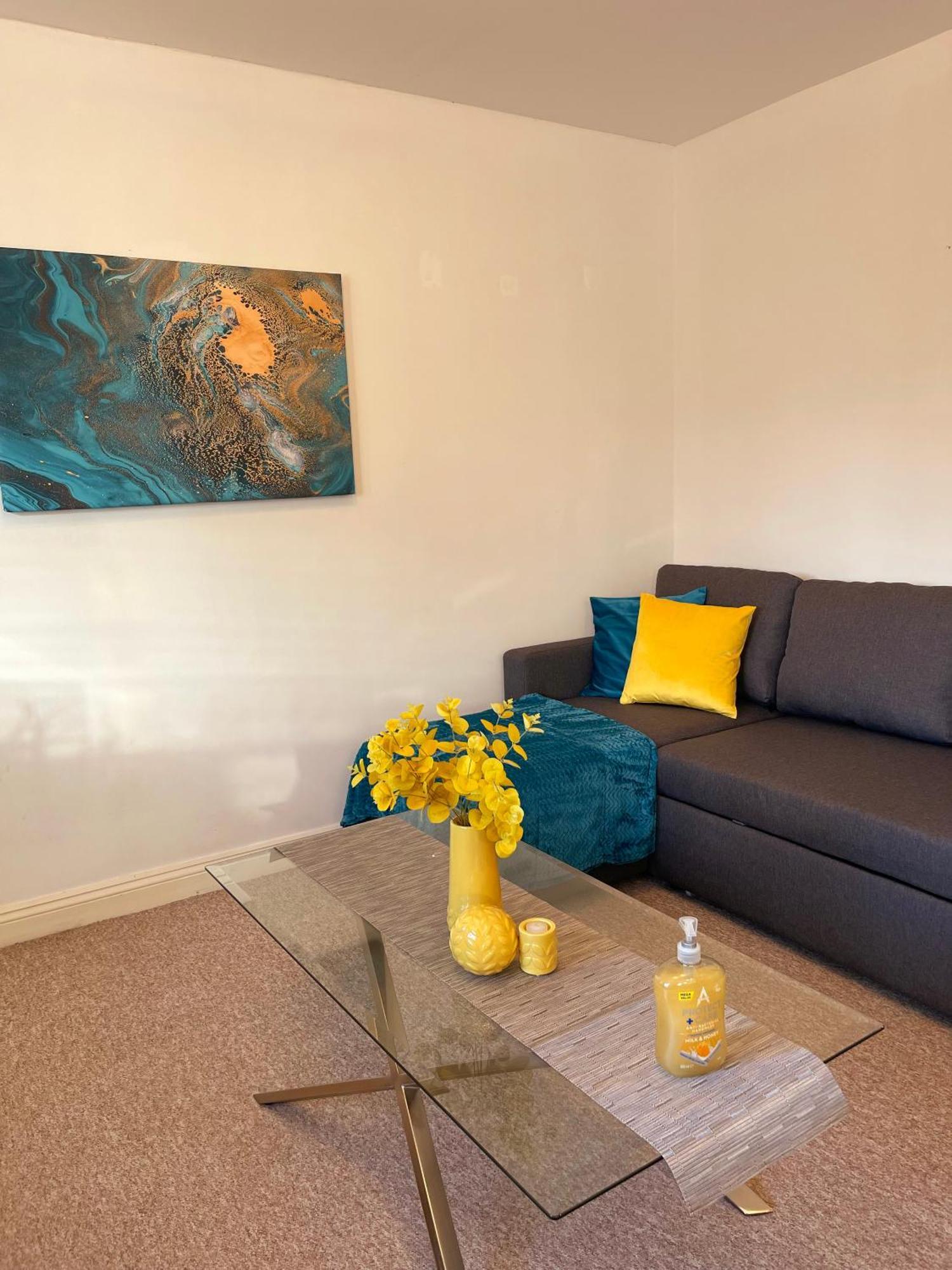 Apartment Elegant Serviced With Parking In